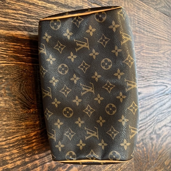 LV Speedy 25 Monogram Canvas Comes with Lock and key - Picture 11 of 12